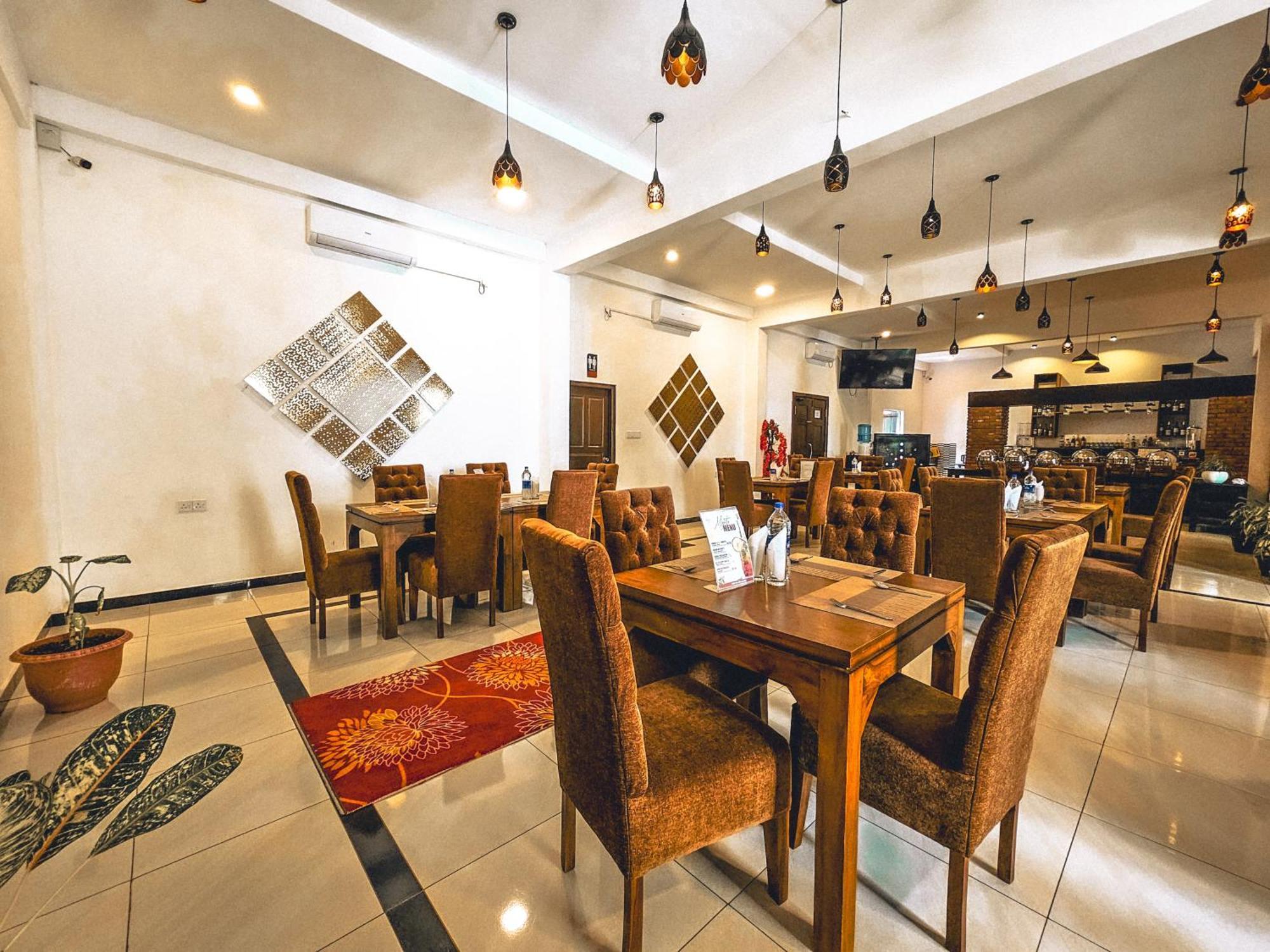 Hotel Northway Vavuniya Екстер'єр фото